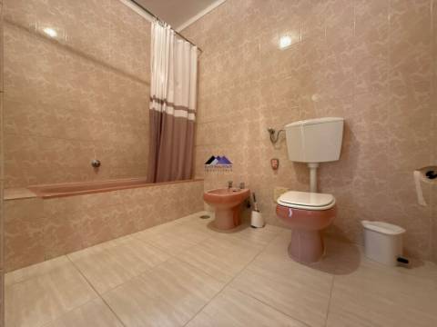 Moradia V3 com Estacionamento e Quintal