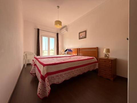 Moradia V3 com Estacionamento e Quintal