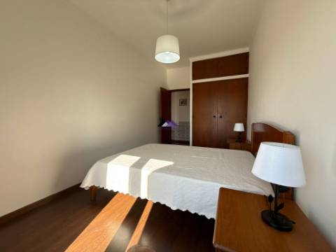 Moradia V3 com Estacionamento e Quintal