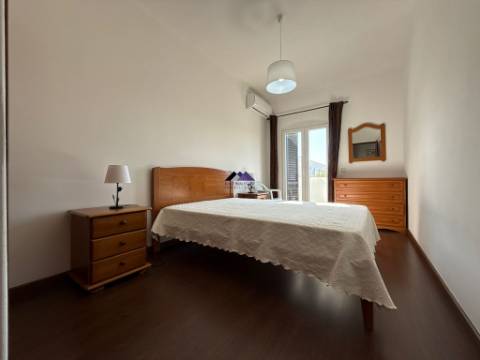 Moradia V3 com Estacionamento e Quintal