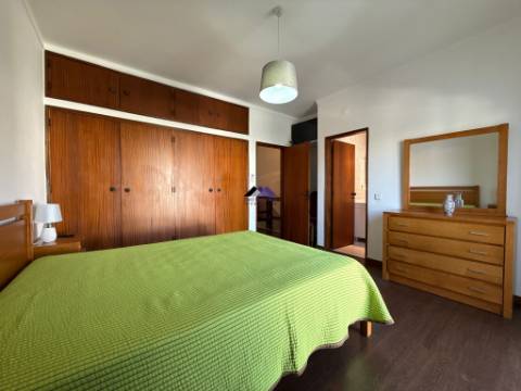 Moradia V3 com Estacionamento e Quintal