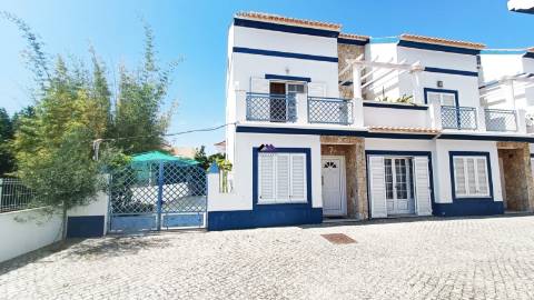 Moradia em Condomínio Privado com Piscina