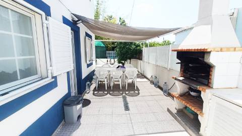 Moradia em Condomínio Privado com Piscina