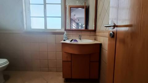 Moradia em Condomínio Privado com Piscina