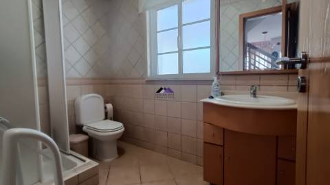 Moradia em Condomínio Privado com Piscina