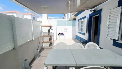 Moradia em Condomínio Privado com Piscina