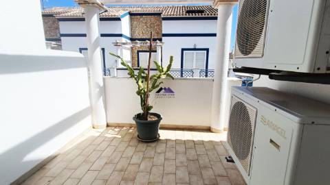 Moradia em Condomínio Privado com Piscina