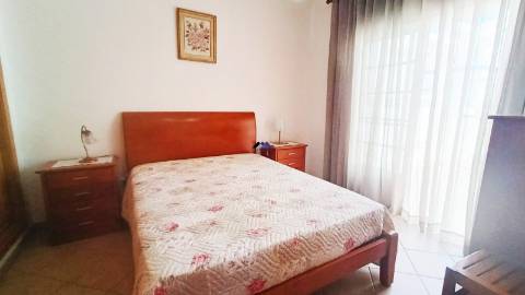 Moradia em Condomínio Privado com Piscina