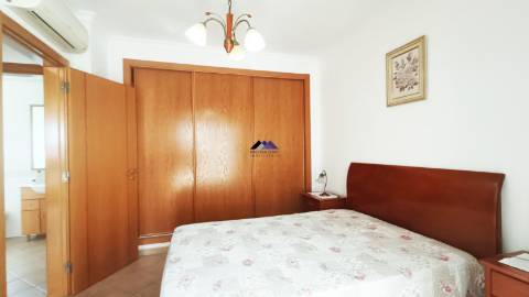 Moradia em Condomínio Privado com Piscina