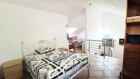 Moradia em Condomínio Privado com Piscina