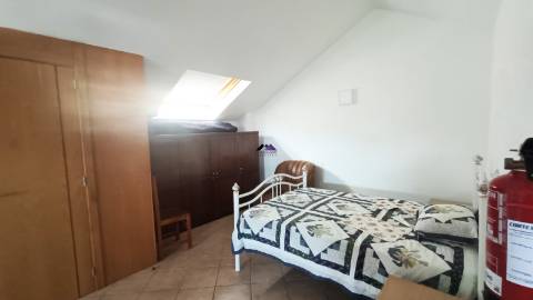 Moradia em Condomínio Privado com Piscina