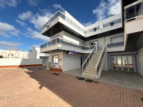 Apartamento T0+1 com Garagem e Acesso Direto à Praia - Manta Rota