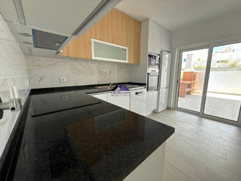 Apartamento T0+1 com Garagem e Acesso Direto à Praia - Manta Rota