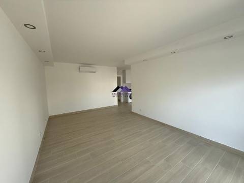 Apartamento T0+1 com Garagem e Acesso Direto à Praia - Manta Rota