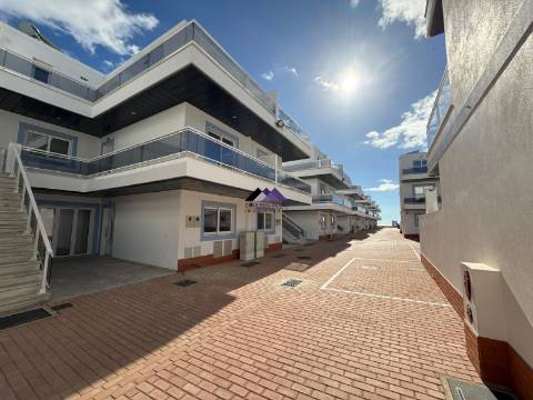 Apartamento T0+1 com Garagem e Acesso Direto à Praia - Manta Rota