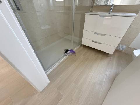 Apartamento T0+1 com Garagem e Acesso Direto à Praia - Manta Rota