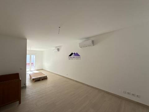 Moradia T0+4 com Garagem e Acesso Direto à Praia - Manta Rota