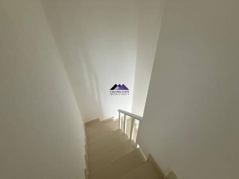 Moradia T0+4 com Garagem e Acesso Direto à Praia - Manta Rota