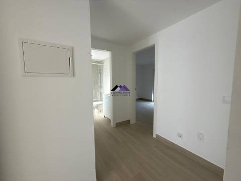 Moradia T0+4 com Garagem e Acesso Direto à Praia - Manta Rota