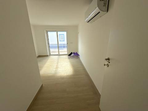 Moradia T0+4 com Garagem e Acesso Direto à Praia - Manta Rota