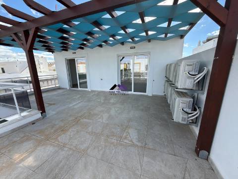 Moradia T0+4 com Garagem e Acesso Direto à Praia - Manta Rota