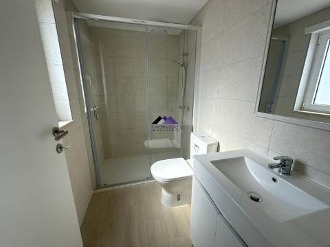 Moradia T0+4 com Garagem e Acesso Direto à Praia - Manta Rota