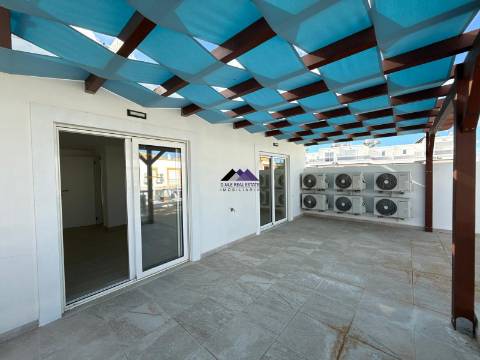 Moradia T0+4 com Garagem e Acesso Direto à Praia - Manta Rota