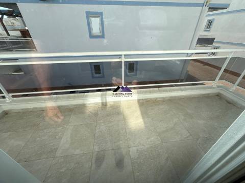 Moradia T0+4 com Garagem e Acesso Direto à Praia - Manta Rota