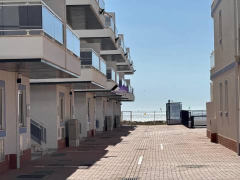 Moradia T0+4 com Garagem e Acesso Direto à Praia - Manta Rota