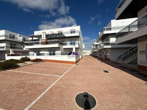 Moradia T0+4 com Garagem e Acesso Direto à Praia - Manta Rota