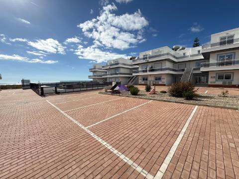 Moradia T0+4 com Garagem e Acesso Direto à Praia - Manta Rota