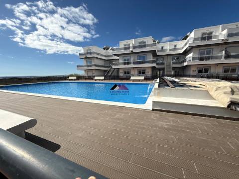 Moradia T0+4 com Garagem e Acesso Direto à Praia - Manta Rota