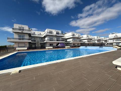 Moradia T0+4 com Garagem e Acesso Direto à Praia - Manta Rota