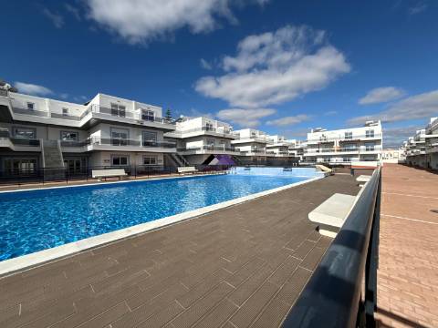 Moradia T0+4 com Garagem e Acesso Direto à Praia - Manta Rota