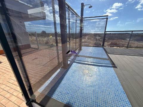 Moradia T0+4 com Garagem e Acesso Direto à Praia - Manta Rota