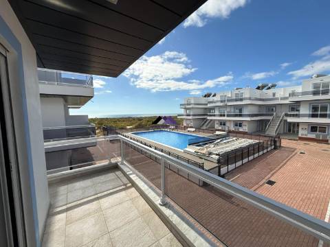 Moradia T0+4 com Garagem e Acesso Direto à Praia - Manta Rota