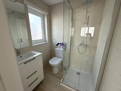 Apartamento T0+1 com Garagem e Acesso Direto à Praia - Manta Rota