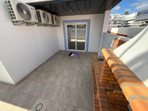 Apartamento T0+1 com Garagem e Acesso Direto à Praia - Manta Rota