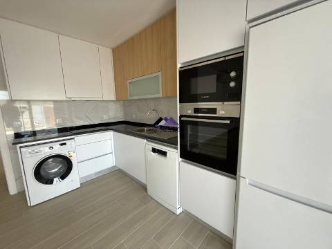 Apartamento T0+1 com Garagem e Acesso Direto à Praia - Manta Rota