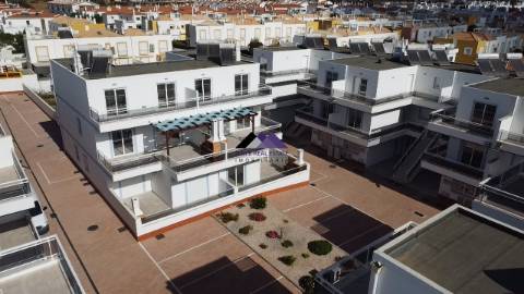 Apartamento T0+1 com Garagem e Acesso Direto à Praia - Manta Rota