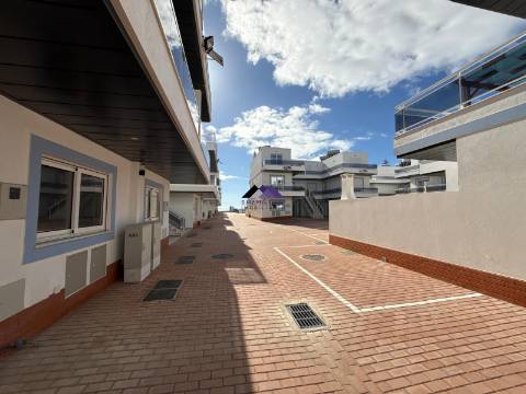 Apartamento T0+1 com Garagem e Acesso Direto à Praia - Manta Rota