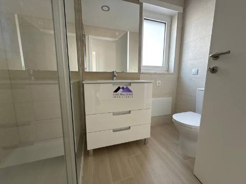 Apartamento T0+1 com Garagem e Acesso Direto à Praia - Manta Rota