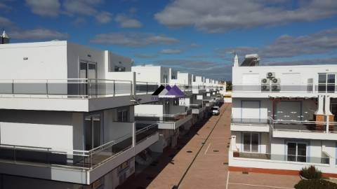 Apartamento T0+1 com Garagem e Acesso Direto à Praia - Manta Rota