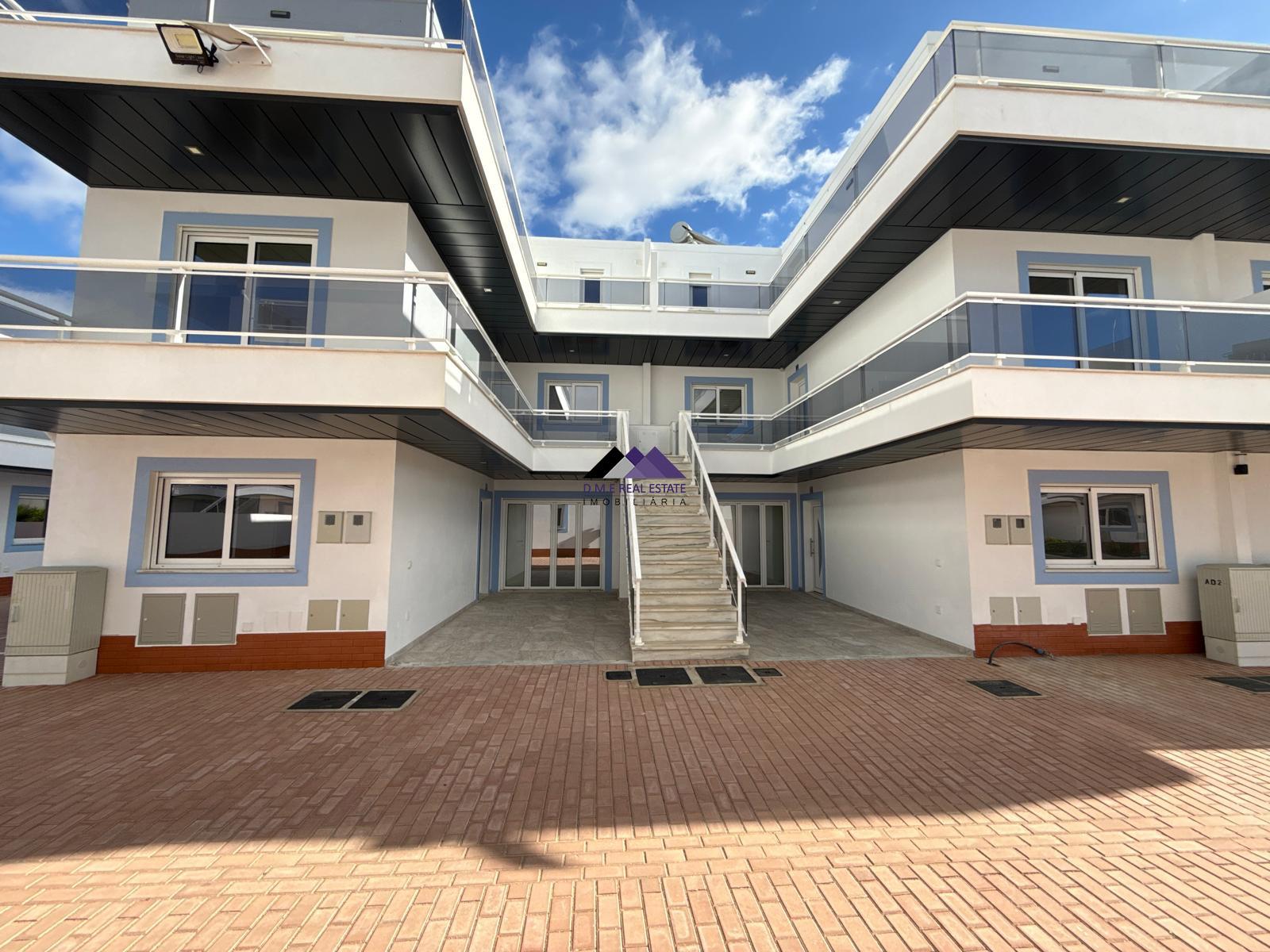 Apartamento T0+1 com Garagem e Acesso Direto à Praia - Manta Rota