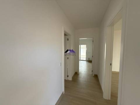 Apartamento T0+1 com Garagem e Acesso Direto à Praia - Manta Rota