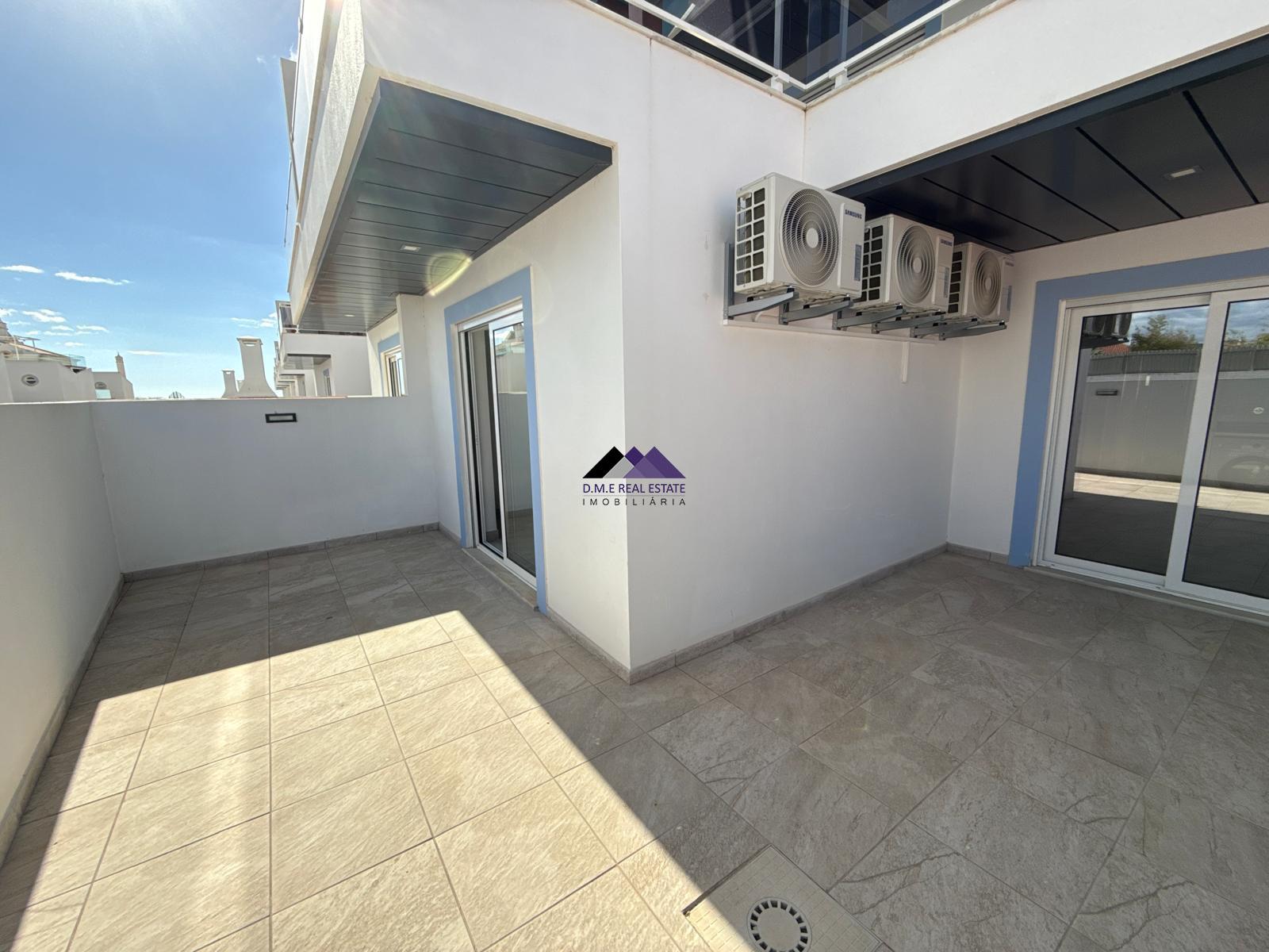 Apartamento T0+1 com Garagem e Acesso Direto à Praia - Manta Rota