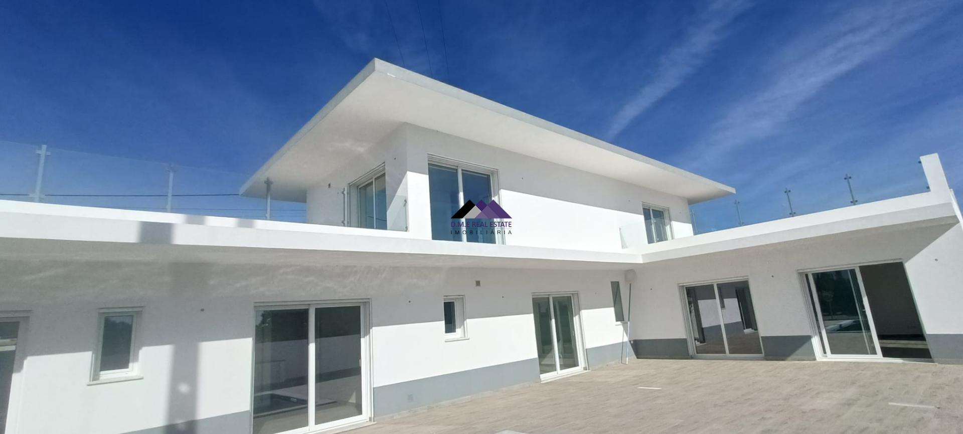 Moradia de Luxo T4 Nova a estrear em Altura