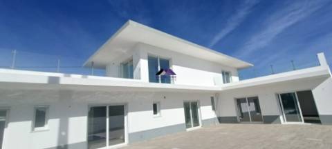 Moradia de Luxo T4 Nova a estrear em Altura