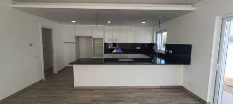 Moradia de Luxo T4 Nova a estrear em Altura