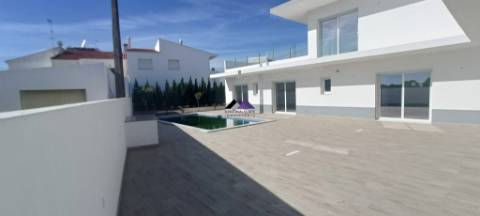 Moradia de Luxo T4 Nova a estrear em Altura